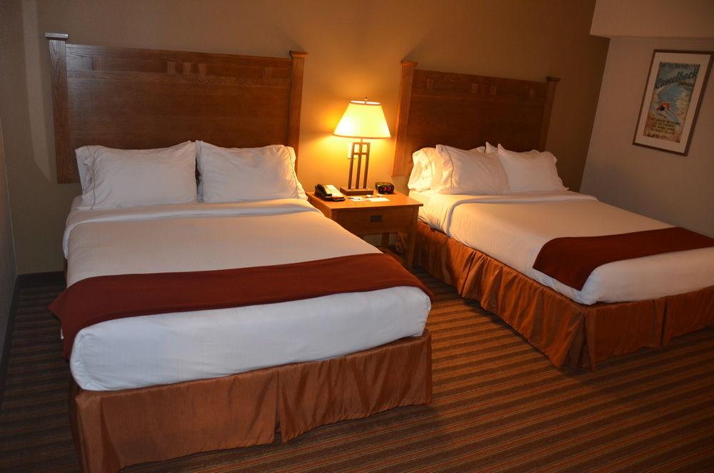 Holiday Inn Express & Suites Donegal By Ihg Екстериор снимка