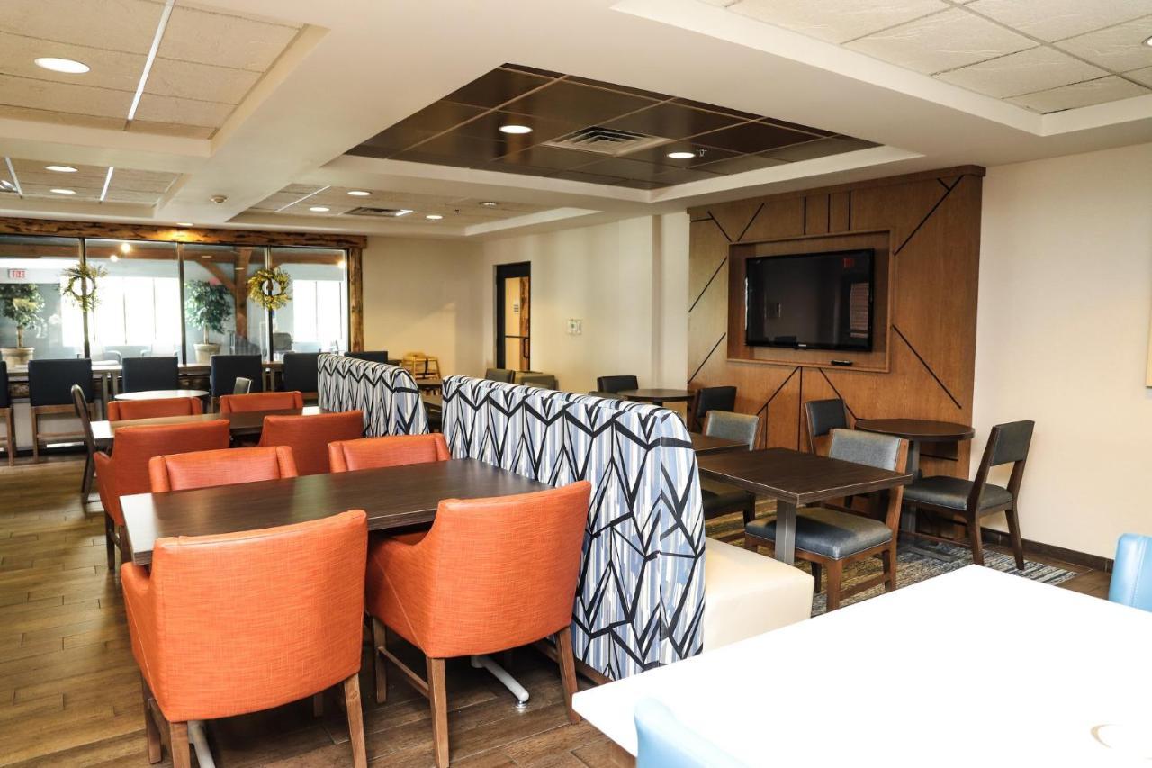 Holiday Inn Express & Suites Donegal By Ihg Екстериор снимка